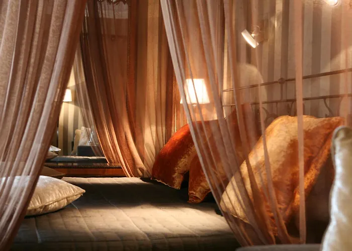 The At The Spanish Steps Elegant Collection - Gioiellojewel 4*
